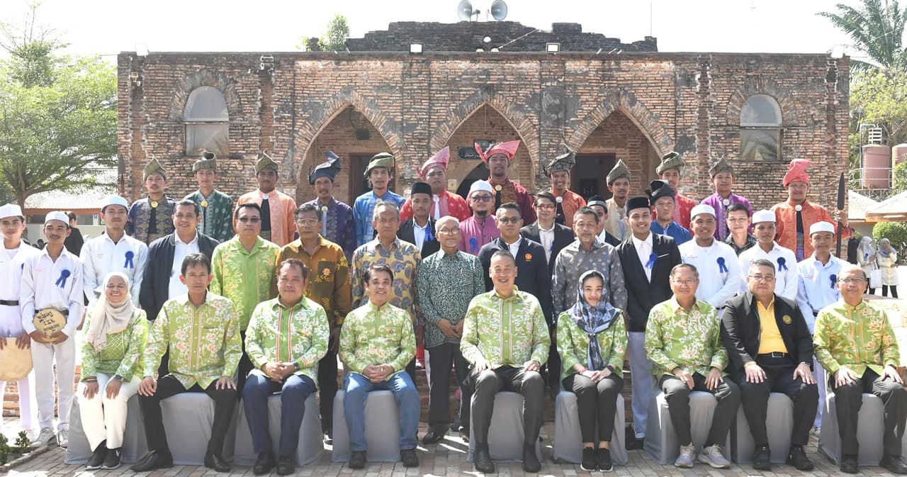 ‘เศรษฐา’ ลงพื้นที่ ‘มัสยิดกรือเซะ’ ปัตตานี โฆษกรัฐบาล เผย เป็นครั้งแรกในรอบ 20 ปี นายกฯ เยือน