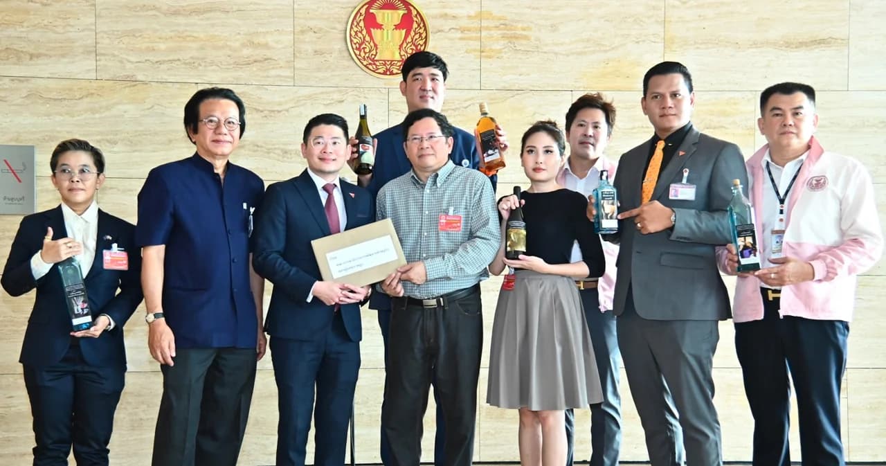 ‘เครือข่ายผลิตสุรา’ บุกร้องสภาฯ ค้านติดฉลากน่ากลัวบนขวด ‘กรมควบคุมโรค’ แจงฉลากใหม่ไม่จริง