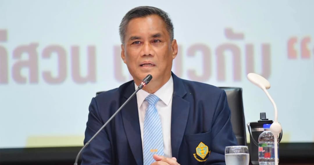 ประธาน กกต. ยืนยันไม่ล่าช้า พิจารณาคำร้องยุบพรรค ‘ก้าวไกล-ภูมิใจไทย’