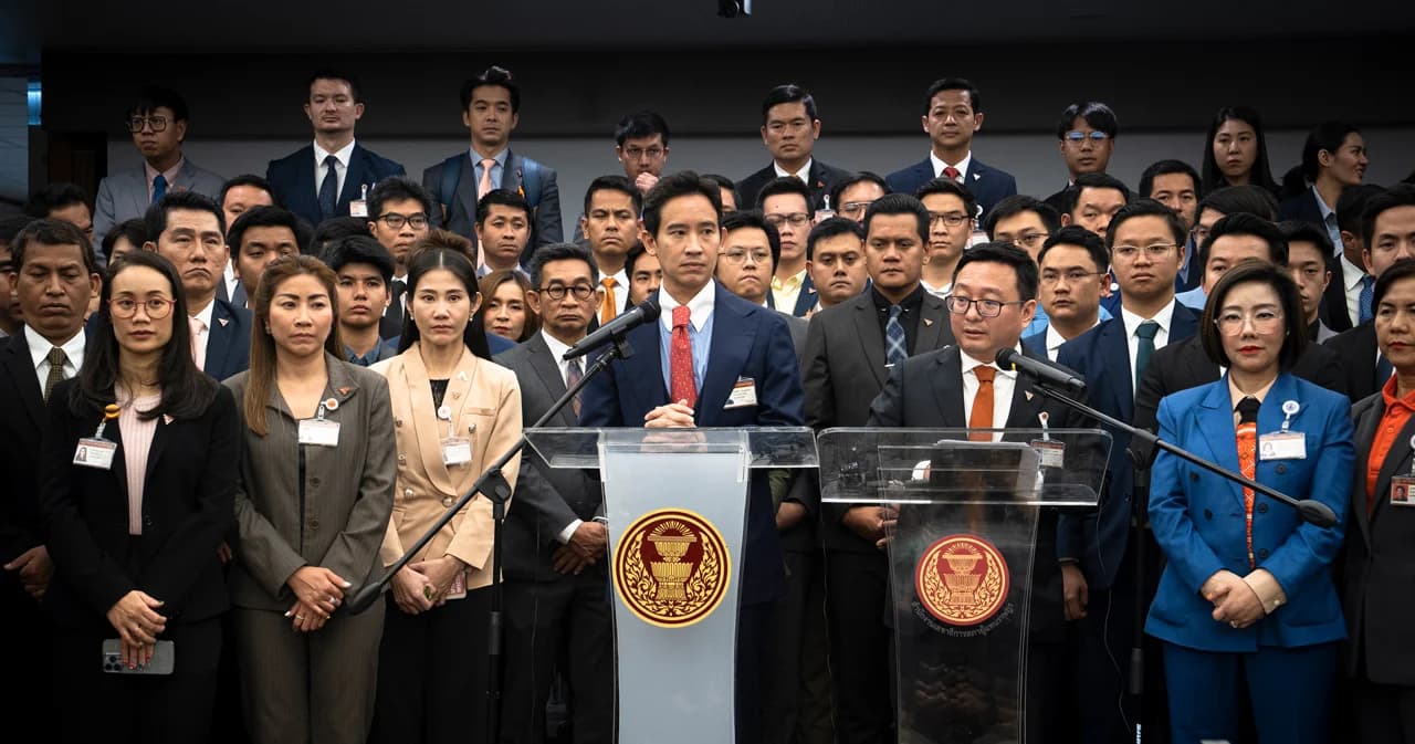 มติเอกฉันท์ กกต. ส่งเรื่องให้ศาลรธน. สั่งยุบพรรคก้าวไกล ปมเสนอแก้ ม.112 เข้าข่ายล้มล้างฯ