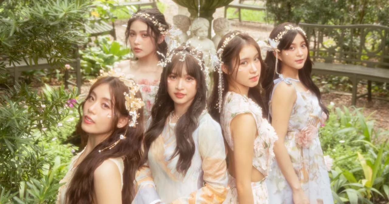 ‘QRRA’ เสิร์ฟความสุข สุดละมุน ในซิงเกิลใหม่ ‘Happy We Day’ ดึง ‘อองรี PROXIE’ รับบท คิวปิด ในเอ็มวี