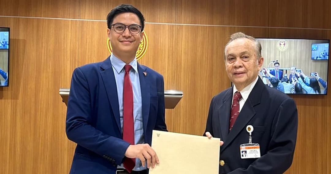 ‘ก้าวไกล’ ยื่นร่างแก้รัฐธรรมนูญ ปมที่มา ส.ส.ร. เลือกตั้ง 100%-อายุ 18 ปี สมัครได้