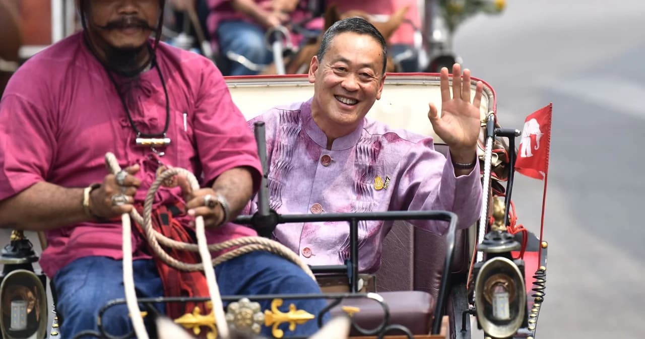 นายกฯ ‘เศรษฐา’ นั่งรถม้า-ต่อรถไฟ ขอให้ชาวลำปางช่วยกันดูแลรักษา แก้ไขปัญหาขยะ