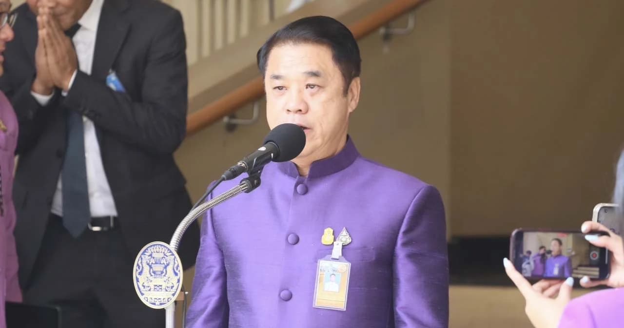 ‘สุริยะ’ รับไม่ได้เศษชิ้นส่วน ‘รถไฟฟ้า’ ตกใส่ ปชช. พิจารณาปรับ 125 ล้าน สงกรานต์ปีนี้ ‘ถนนพระราม 2’ ยังอ่วม