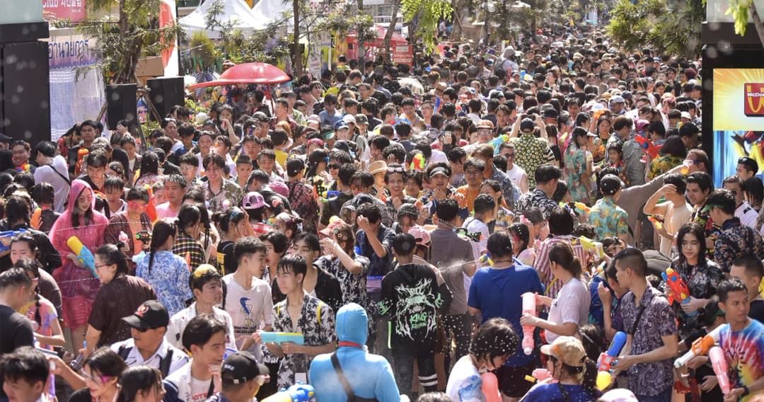 ‘สงกรานต์สยาม’ สาดกันฉ่ำหนำใจ เผย 3 วัน แห่เที่ยวทะลักล้านคน-เงินสะพัดกว่า 500 ล้าน