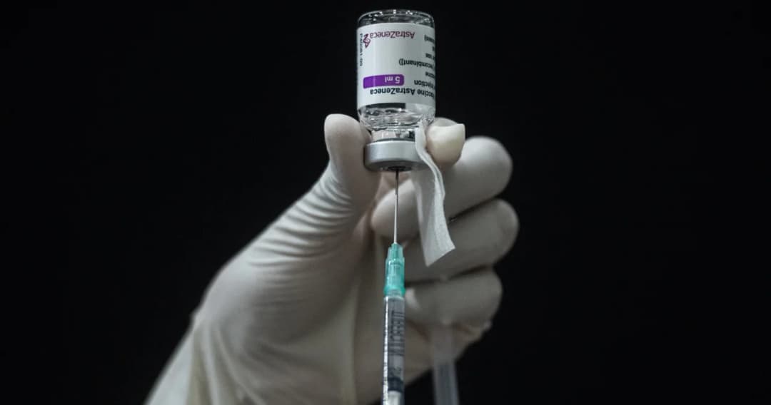 สถาบันวัคซีนฯ ชี้แจง ภาวะลิ่มเลือด-เกล็ดเลือดต่ำ จากวัคซีน ‘แอสตร้าเซนเนก้า’ มีน้อย