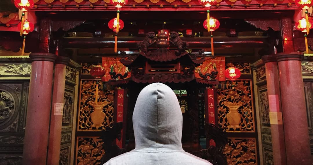 คนรุ่นใหม่ในจีนท้อชีวิตเกิดภาวะ ‘กลัวการใช้จ่าย’ หันเที่ยวประหยัดนอนค้างที่วัดฮีลใจ