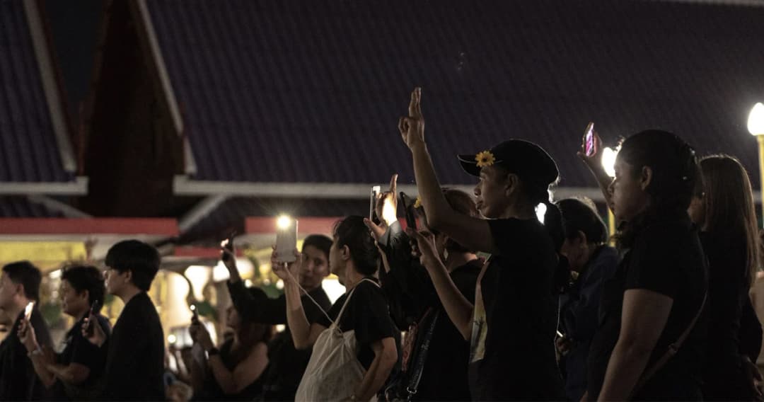 เพื่อนทำกิจกรรมเชิงสัญลักษณ์ อาลัย ‘บุ้ง เนติพร’