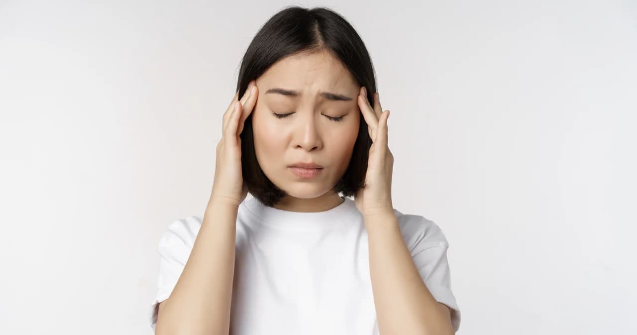โรคฮิตชาวเดอะแบก! 'ไมเกรน' โรคปวดหัวตุบๆ หมอสมองเตือนกินยาไมเกรนเอง อันตรายกว่าที่คิด