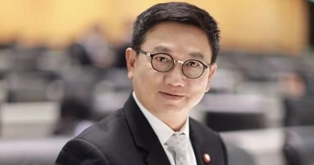 ‘ดิเรกฤทธิ์’ แจงเหตุลาออก กมธ.ฯ รับน้อยใจถูก สว. ด้วยกัน ตำหนิ ปมยื่นศาลรธน. สอย ‘เศรษฐา’