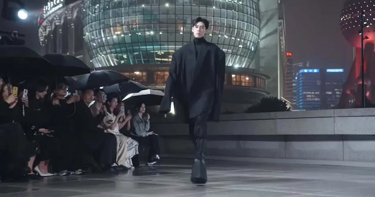 ‘พีพี กฤษฏ์’ เข้าร่วมเดินโชว์ ‘Balenciaga’ ที่ นครเซี่ยงไฮ้