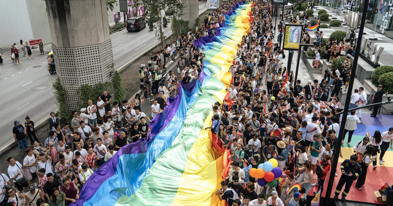 ‘Bangkok Pride 2024’ ขบวนพาเหรดเฉลิมฉลอง ใช้กฎหมาย ‘สมรสเท่าเทียม’ ในไทยปีนี้