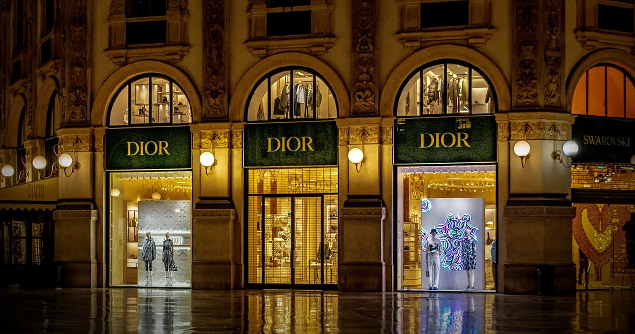 ซัพพลายเออร์แบรนด์หรูพ่นพิษ Dior เจอหางเลข บริษัทรับจ้างผลิต ถูกสงสัยจ้างงานผิดกฎหมาย