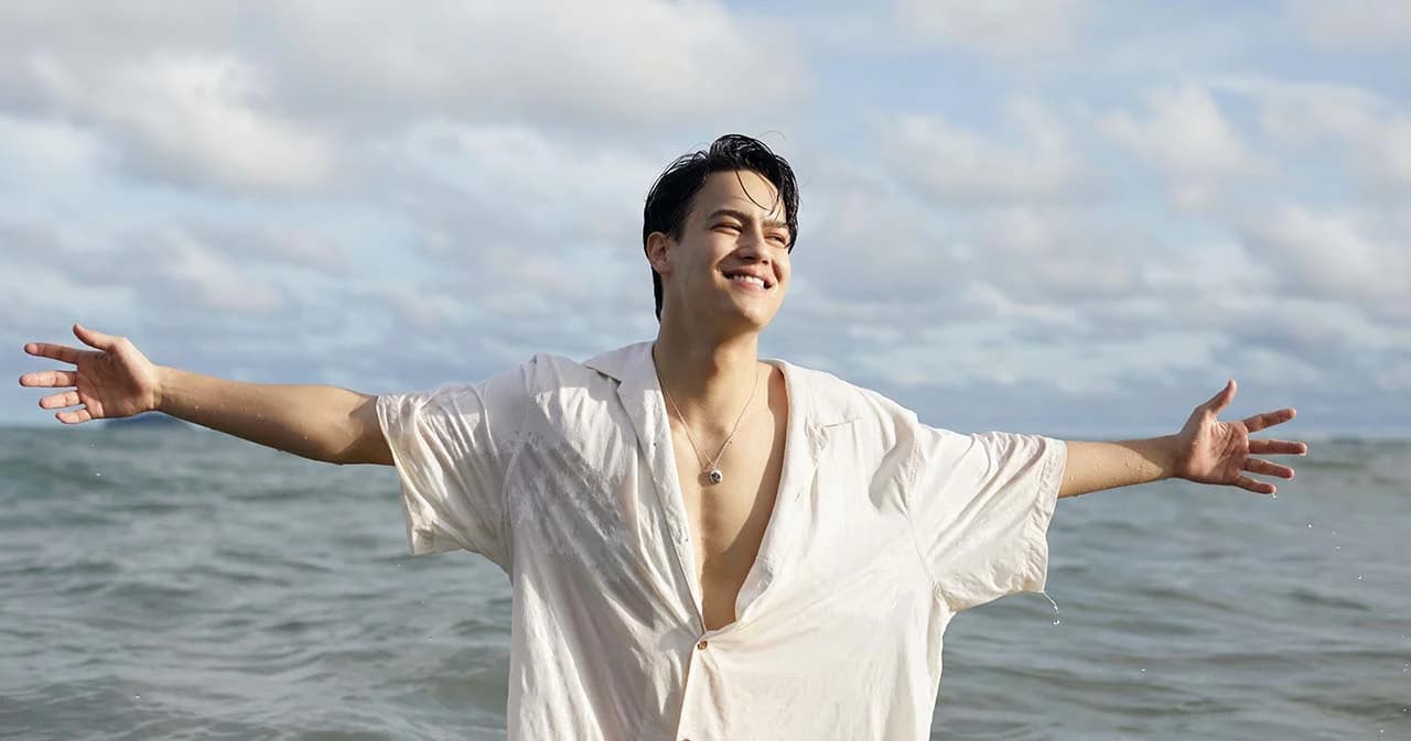 ‘ไอซ์ พาริส’ เสิร์ฟโมเม้นต์สดใส เปิดตัวซิงเกิลใหม่ ‘เผลอรักเราสักที (I Really Like You)’