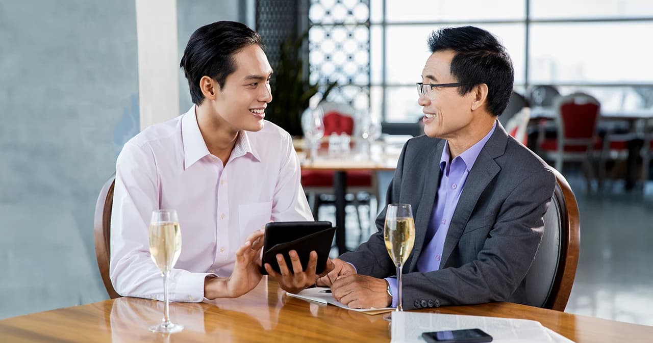 อยากรวยต้องตีสนิทคนรวย เรียนรู้ธุรกิจจากเจ้าของตัวจริง เผลอๆ ได้บริหารกิจการต่อ