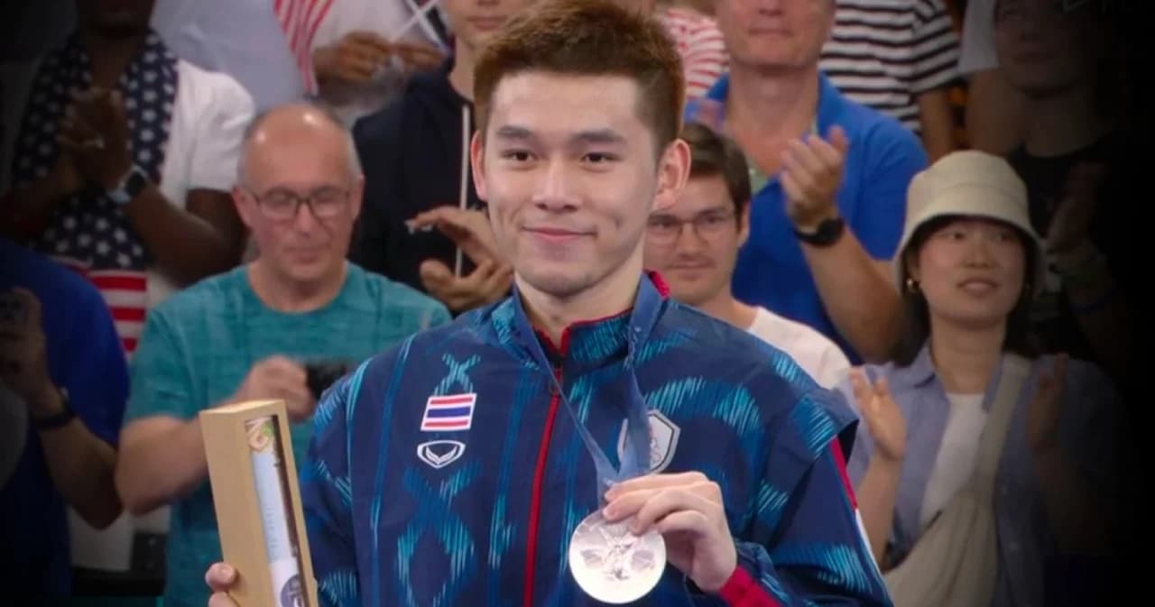 วิว-กุลวุฒิ คว้าเหรียญเงินแรกของไทยในโอลิมปิก 2024 จากแบดมินตันชายเดี่ยว