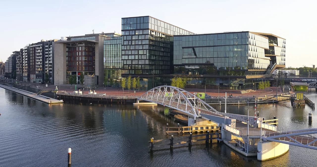 Booking.com เปิดออฟฟิศสะท้อนพันธกิจส่งต่อผลกระทบเชิงบวก สร้างความยั่งยืนทั้งคนทำงานและชุมชนโดยรอบ