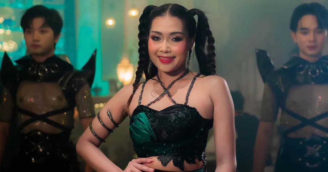 ‘พราว ภัทรวาดี’ ปรับลุค สู่สาวสายแดนซ์อย่างเต็มตัวในซิงเกิลใหม่ ‘ดิง ดิ้ง ด่อง’