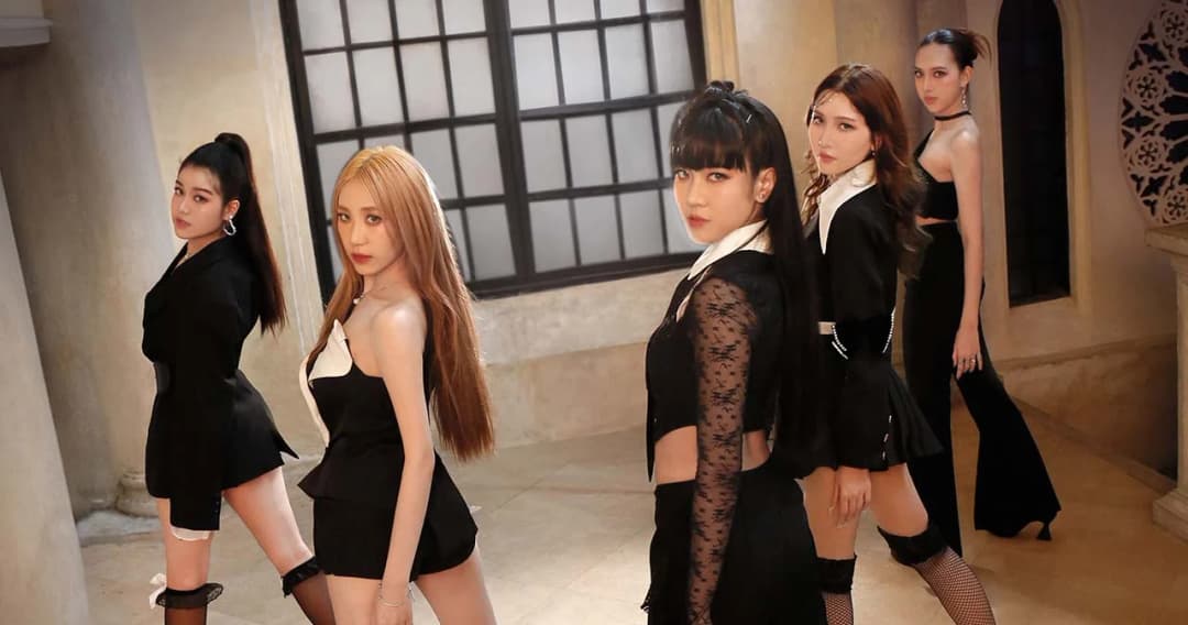 ‘DE GIFT’ โชว์เสน่ห์ร้อง-เล่น-เต้น ในซิงเกิล ‘ชวนเสว(นา) Shall We’