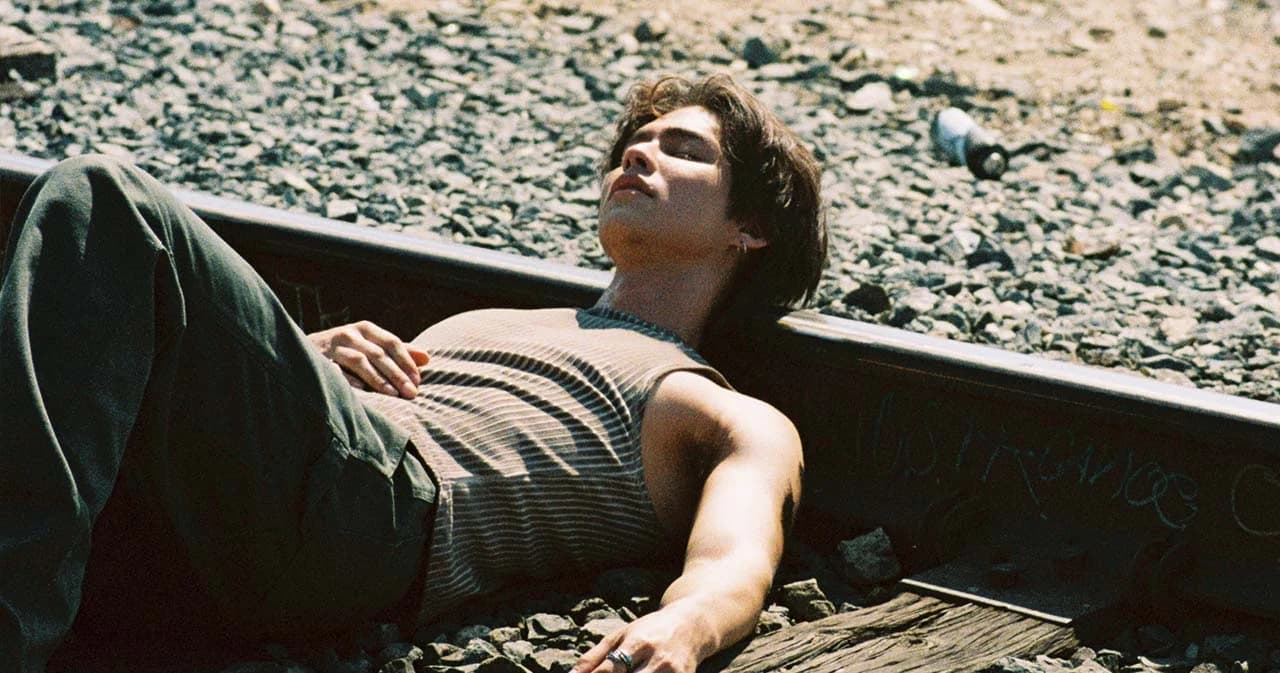 ‘BRIGHT’ ใส่ตัวตนลงไปในเพลงใหม่ ‘Long Showers’ ดึงซุปตาร์ ‘Liza Soberano’ เล่นเอ็มวีถ่ายทอดความสัมพันธ์ที่จบแบบเจ็บปวด