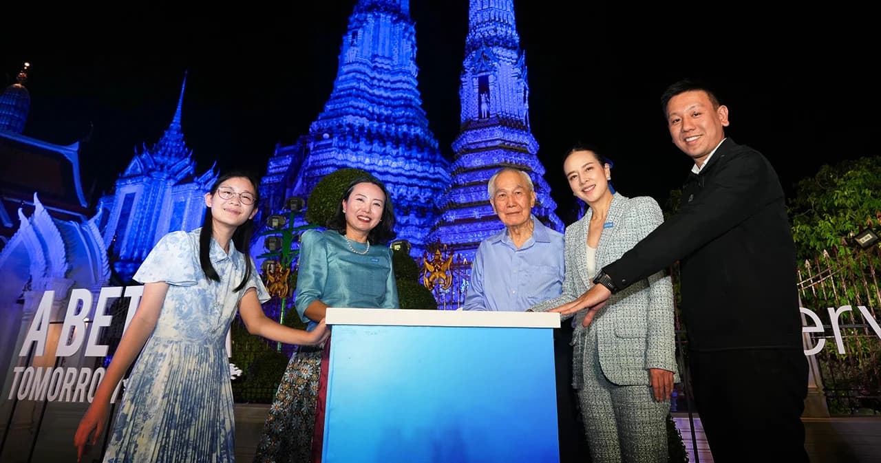 ยูนิเซฟ รวมพลังผู้นำและเยาวชน  เนรมิตพระปรางค์วัดอรุณฯ เป็นสีฟ้า ในงาน “Turn Blue”  ระลึกถึงวันเด็กสากล ย้ำจุดยืนในการสร้างสิทธิและอนาคตของเด็ก