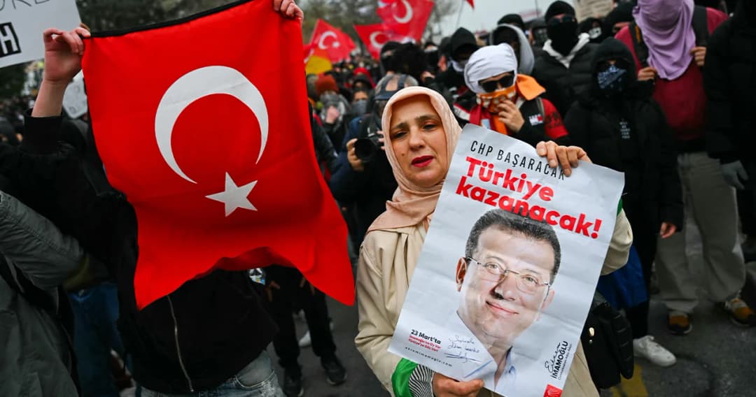 ตุรกีเดือด! ประท้วงรุนแรงสุดในรอบทศวรรษ ปมจับนายกเล็กอิสตันบูลเข้าคุก สกัดขาคู่ชิง ปธน. กับ แอร์โดอัน