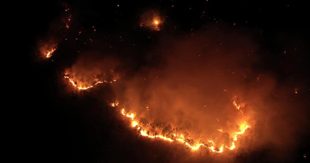 ให้เอาไม้กวาด ไปดับไฟ? ความพร้อมของไทยรับมือไฟป่า ด้วย ‘งบประมาณ’ คนละโลกกับความเป็นจริง