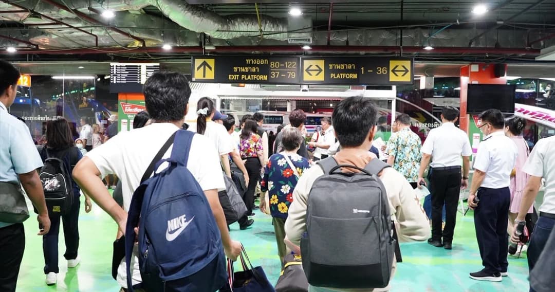 เดินทางไกล นั่งรถนานต้องระวัง! เสี่ยงป่วย Economy Class Syndrome ขาบวมเพราะลิ่มเลือดอุดตัน