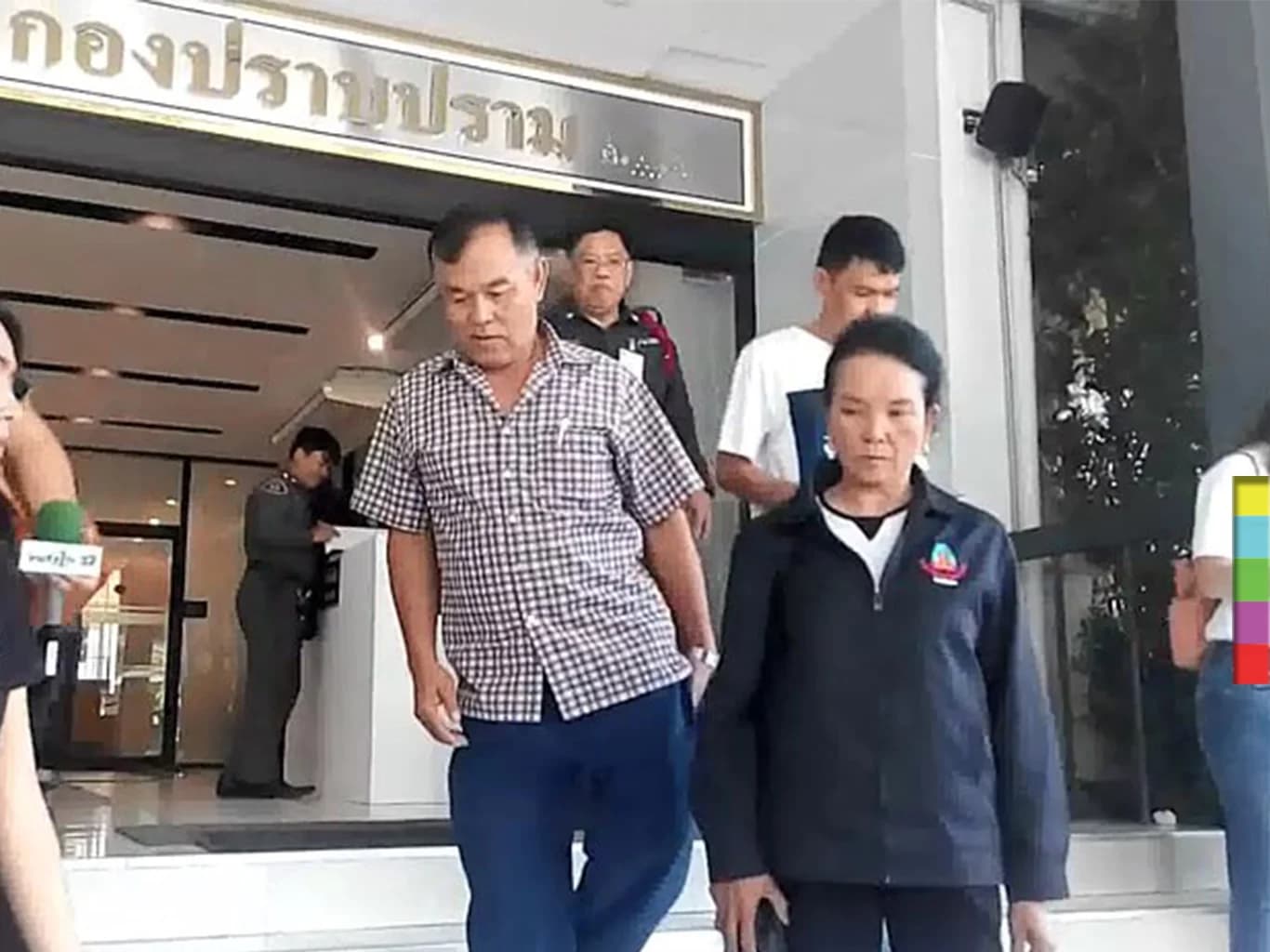 พ่อแม่ “น้ำมนต์” เข้าพบ ตร.กองปราบ ยันไม่เกี่ยวข้องลูกหลอกหนุ่มแต่งงาน