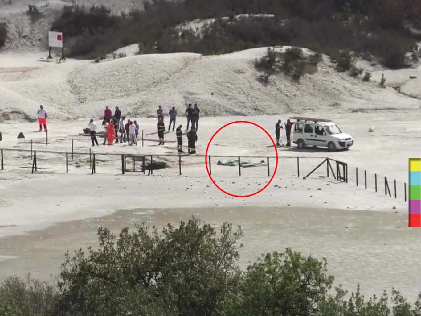 พ่อแม่ลูกตกปล่องภูเขาไฟ ดับ 3 ลูกเล็กอีกคนเห็นเหตุการณ์…รอด