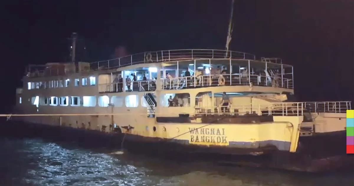ผู้โดยสารแตกตื่น ! เรือเฟอร์รี่เข้าท่าไม่ได้ ติดสันดอนทรายนานครึ่งชั่วโมง