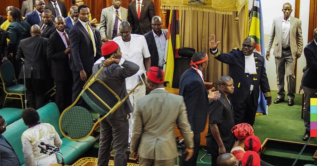 ส.ส.ยูกันดาวางมวยกันในสภา หลังรัฐบาลเสนอญัตติแก้ไขรัฐธรรมนูญ