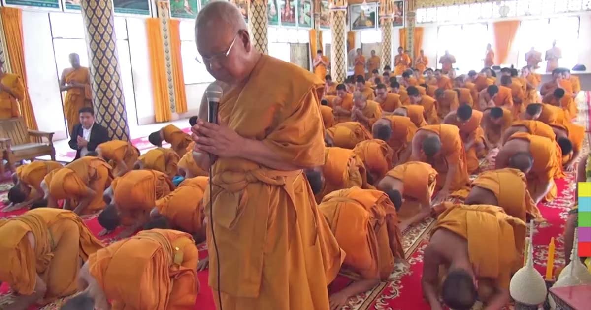 คณะสงฆ์ 150 รูป สวดพระพุทธมนต์และนั่งเจริญจิตภาวนา ถวายในหลวง ร.9