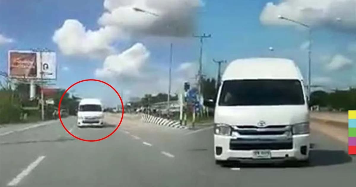 หนุ่มสุดงง ! รถตู้ขับถอยหลัง พอขับไปดูใกล้ๆ ที่แท้มีรถลากจูงอยู่