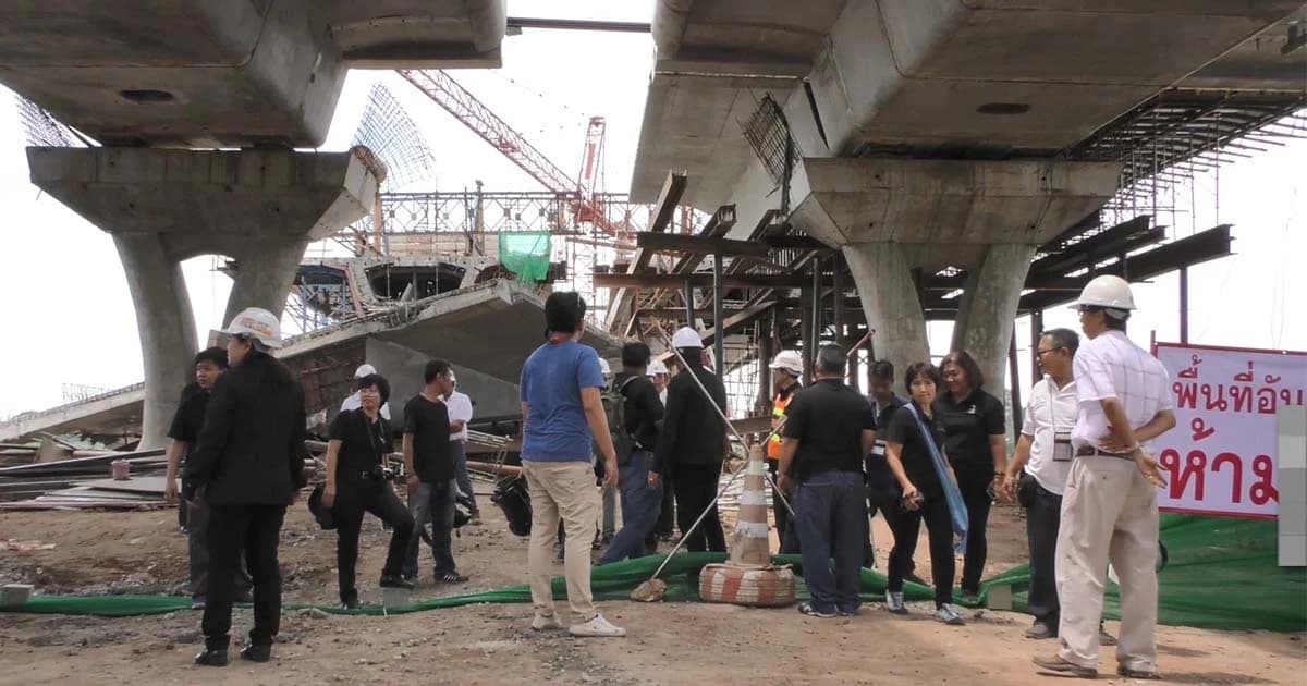 รมว.คมนาคม ตรวจสะพานข้ามแม่น้ำถล่ม สั่งหยุดสร้าง 1 เดือน