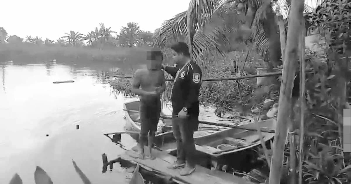 หนุ่มเมากาวถือมีดไล่ฟันคน ก่อนเผ่นหนีลงเรือ พบเพิ่งพ้นโทษเสพยามาหมาดๆ