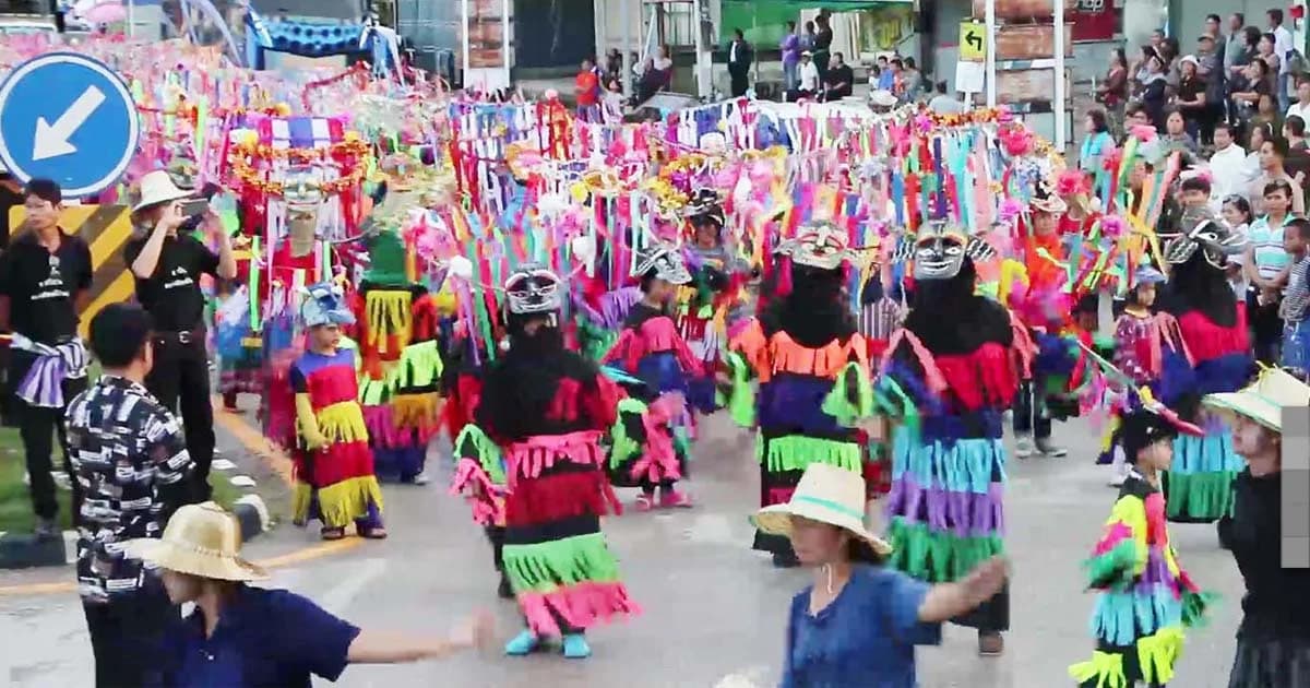 เปิดงานออกพรรษา เชียงคานจัดริ้วขบวนแห่ยิ่งใหญ่