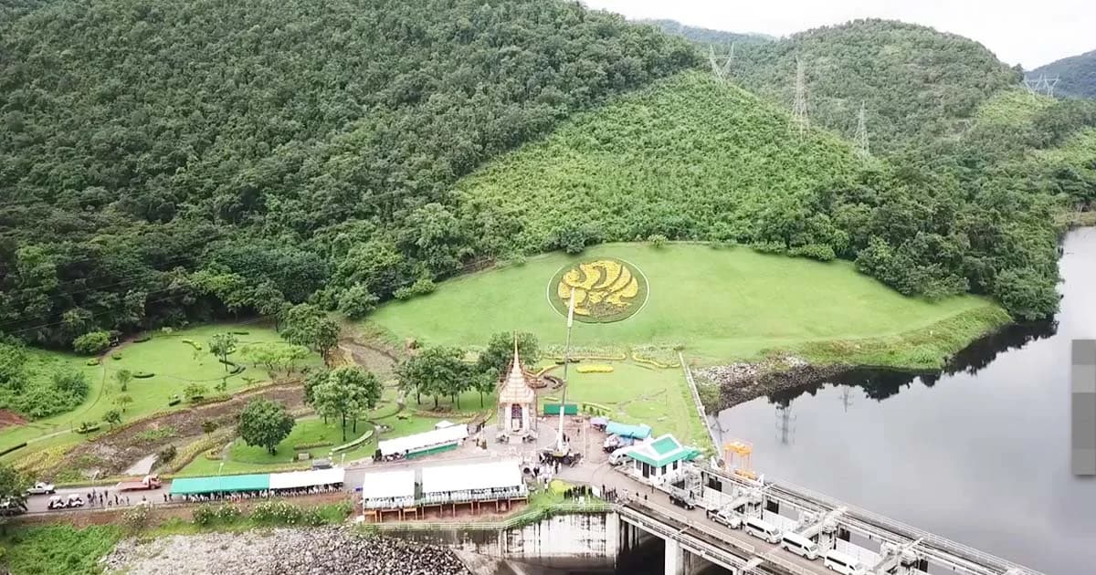 เขื่อนภูมิพล ยกยอดฉัตรพระเมรุมาศจำลอง รำลึกถึงพ่อ สร้างเขื่อนปีที่ 53