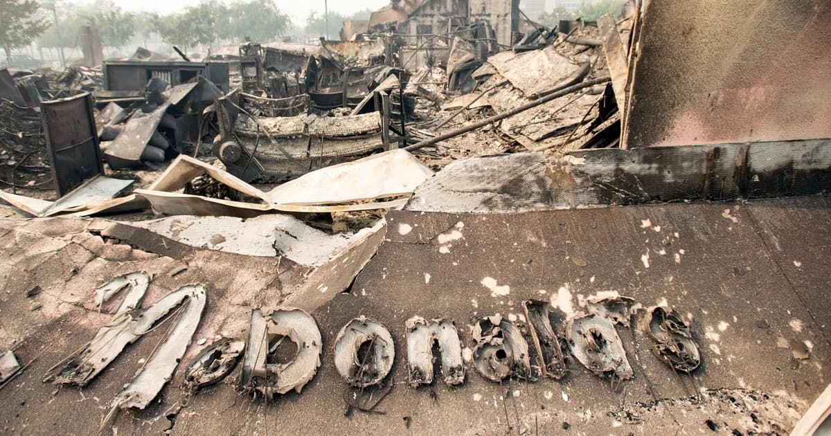 ไฟป่าในรัฐแคลิฟอร์เนีย เสียชีวิตแล้ว 15 ราย