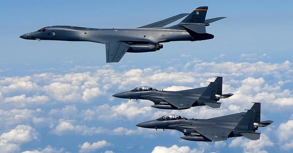 โชว์พลัง ! เครื่องบินทิ้งระเบิดสหรัฐฯ ฝึกซ้อมรบ เหนือคาบสมุทรเกาหลี