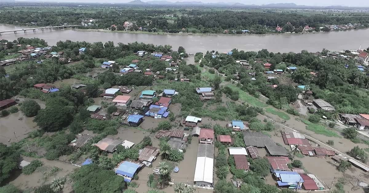 ชัยนาทเมืองบาดาล ! สองพันกว่าหลังคาเรือนจมน้ำ