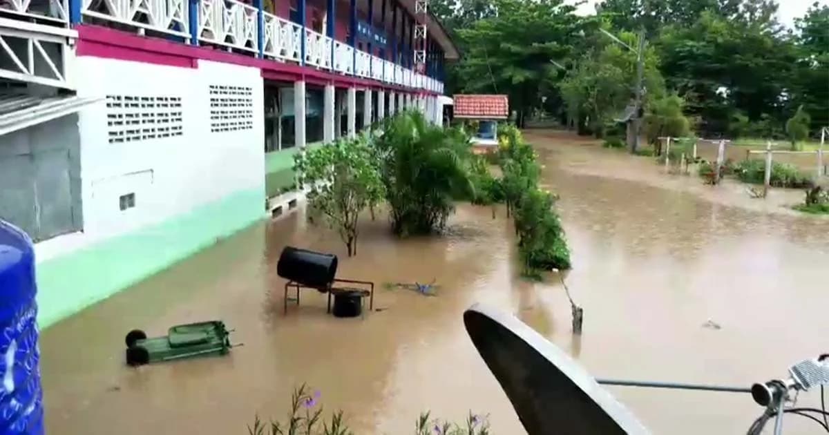 อ่วมหนัก ! ฝนตกน้ำป่าทะลักท่วม รร.บ้านน้ำปาด รอบที่ 10