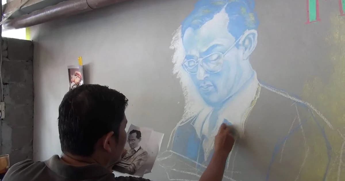 หนุ่มสตูลสุดตั้งใจ วาดรูปในหลวงรัชกาลที่ 9 ด้วยสีชอล์ก