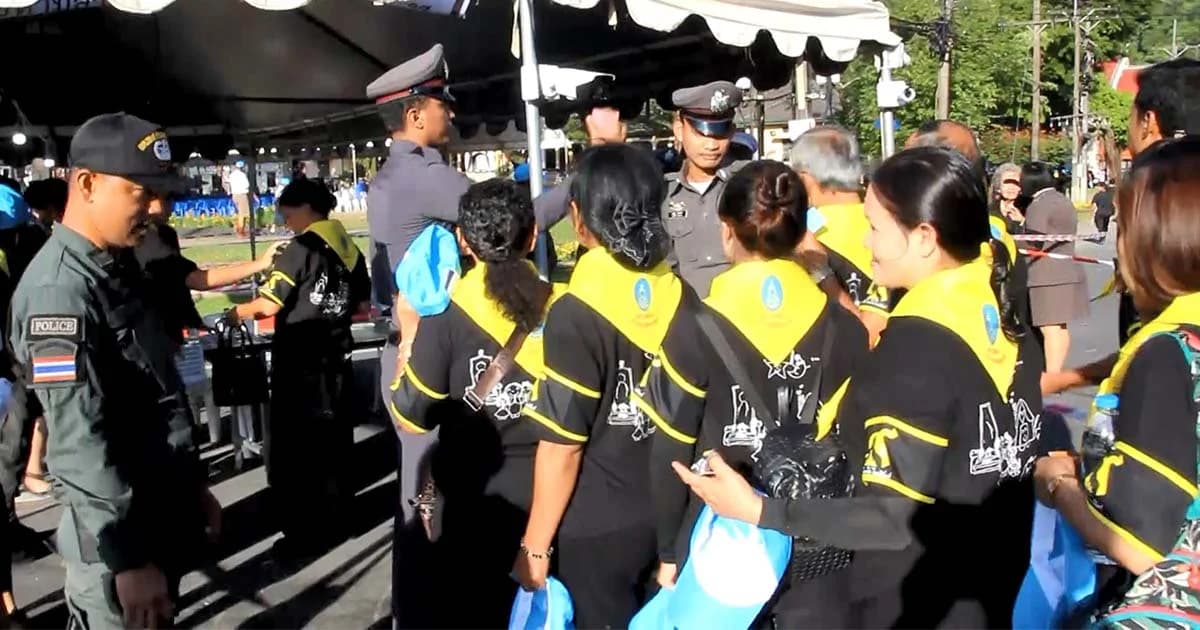 พสกนิกรพังงาทุกสารทิศ หลั่งไหลร่วมงานพระราชพิธีถวายพระเพลิงพระบรมศพ