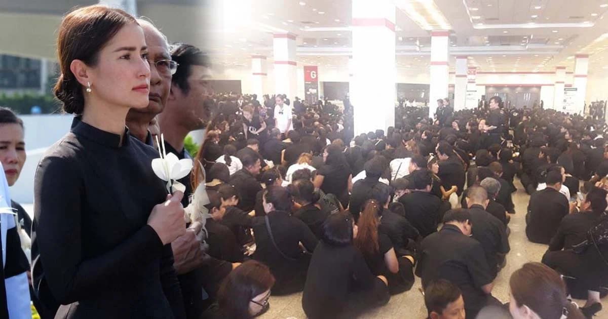 ไบเทคหนาแน่น ! ปชช. – คนดังร่วมถวายดอกไม้จันทน์