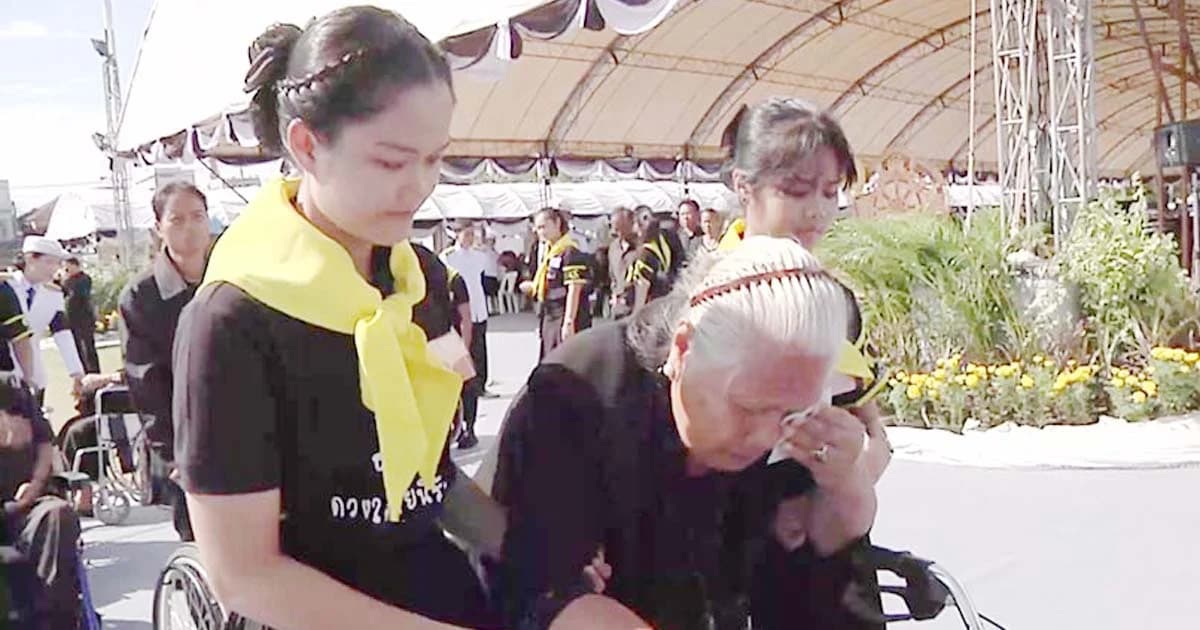 สุดอาลัยพระผู้เป็นที่รัก คนพิการร่ำไห้ แม้มองไม่เห็นแต่รับรู้และสำนึกมาตลอด