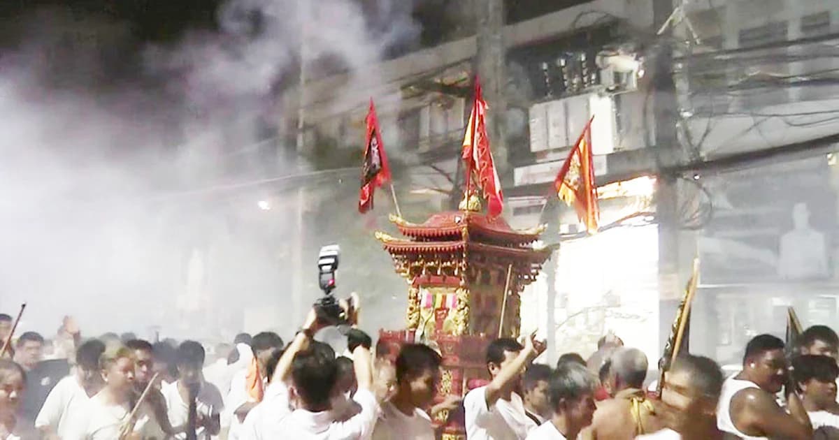 ภูเก็ต ‘ส่งพระ’ เรียบง่าย ยึดประเพณีโบราณ เพื่อไว้อาลัยพ่อหลวง