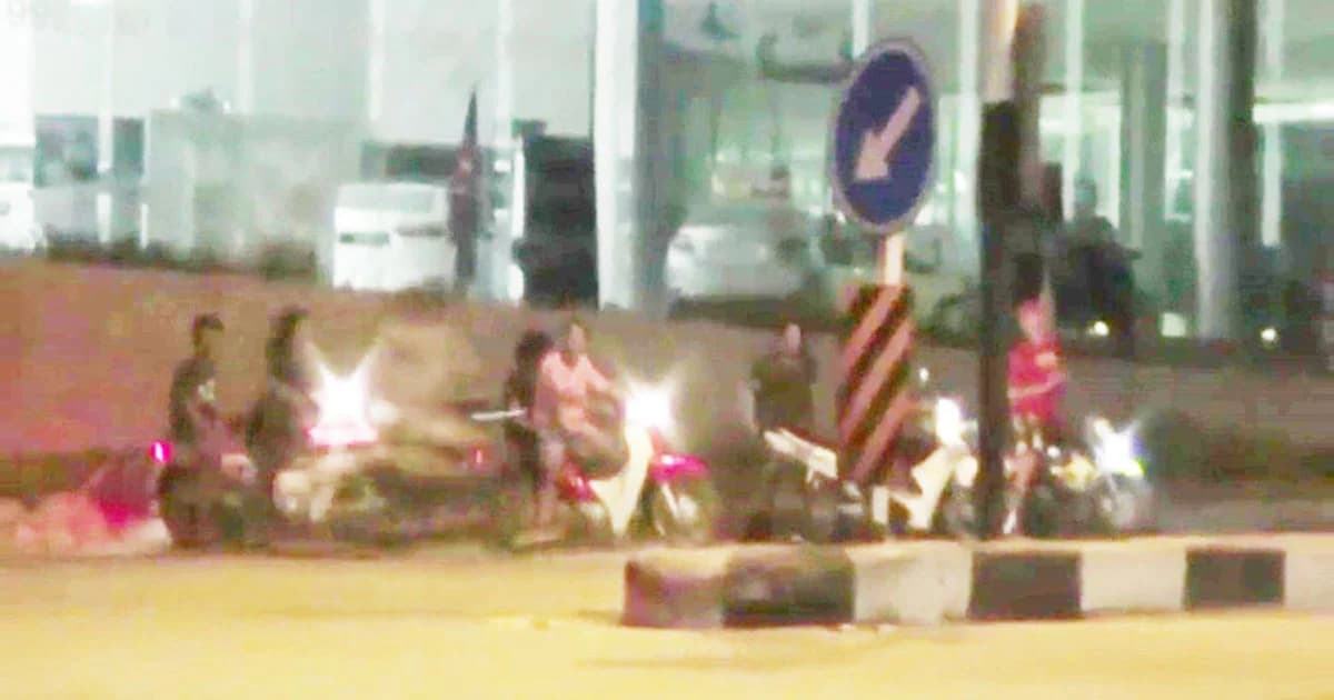 ไม่แคร์ซะอย่าง ! เด็กแว้นป่วน 30 คันครองถนน ชาวบ้านเดือดร้อนทั่ว