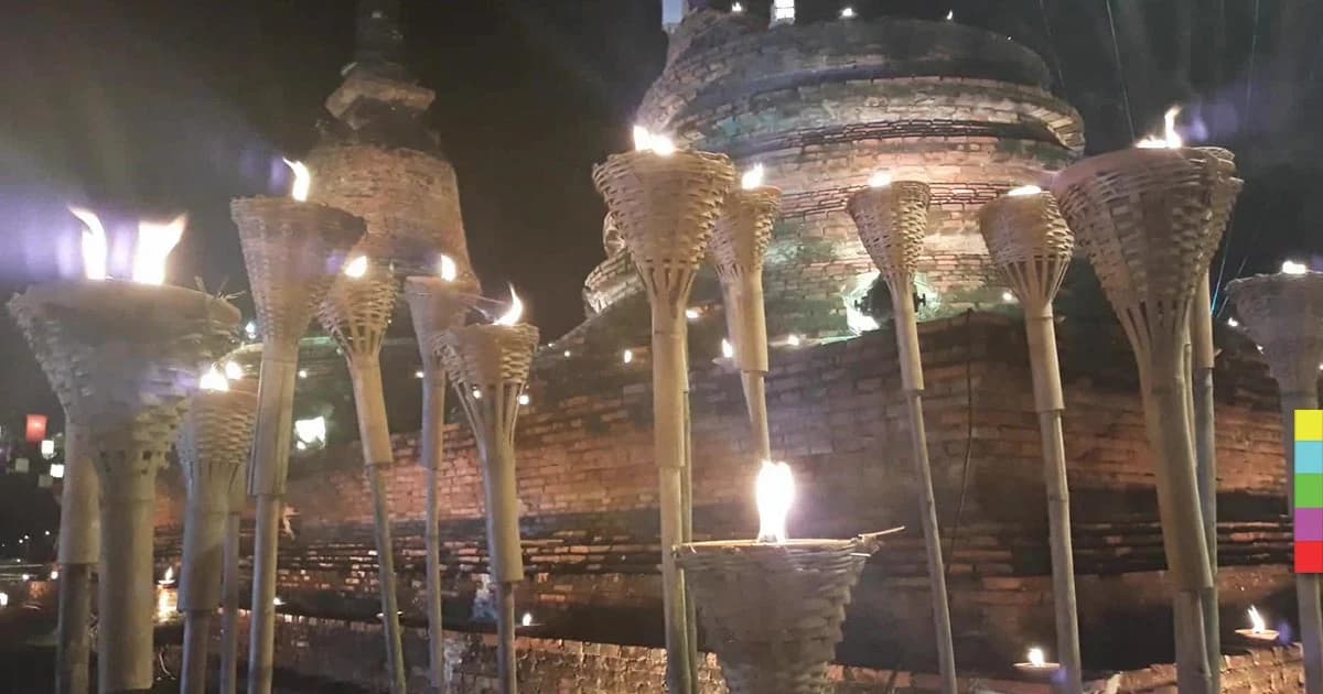 คืนแรกคึกคัก!! นทท. ชมความงามคืนลอยกระทง “มลังเมลืองเมืองสุโขทัย”