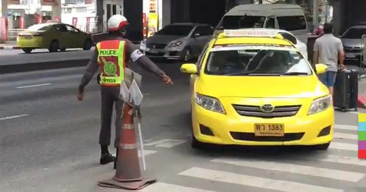 ถูกใจชาวเน็ต ! ตำรวจโบกแท็กซี่ให้ ปชช. หลังโบกเองถูกปฏิเสธทุกคัน